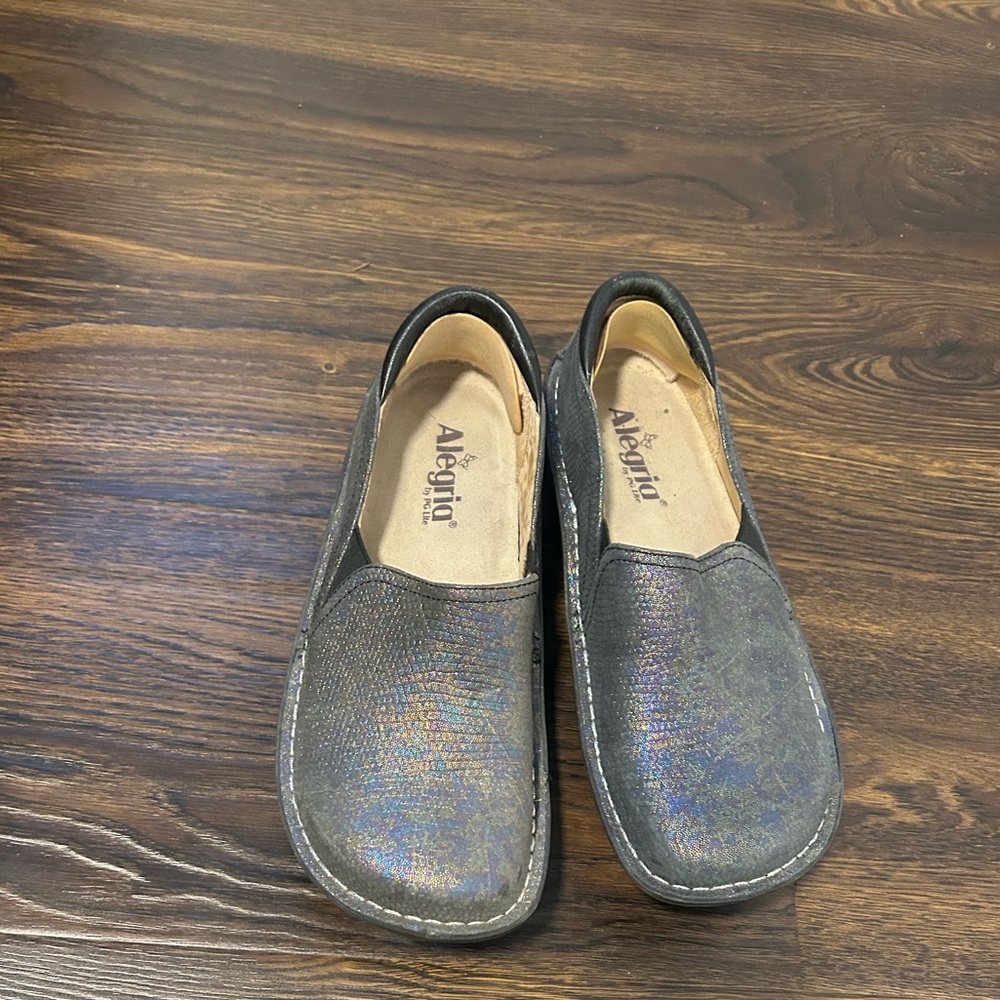 Alegria Womens Iridescent Slip-On Nursing Clogs
